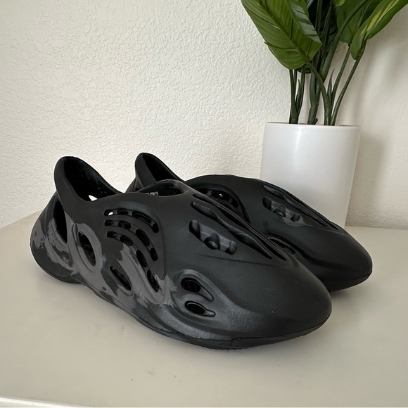 FZY Foam Runners - Picture 2 of 3